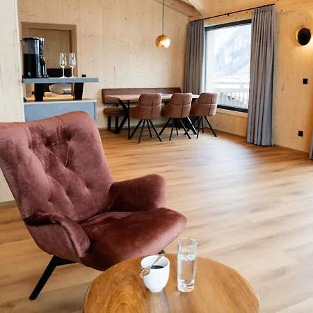 Pensjonat - Enzian 4*