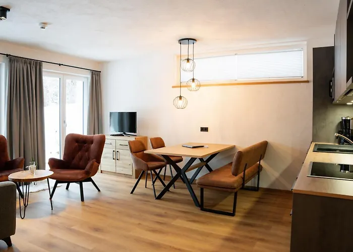 - Enzian בית הארחה 4*