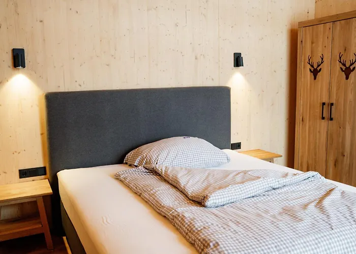 - Enzian בית הארחה 4*