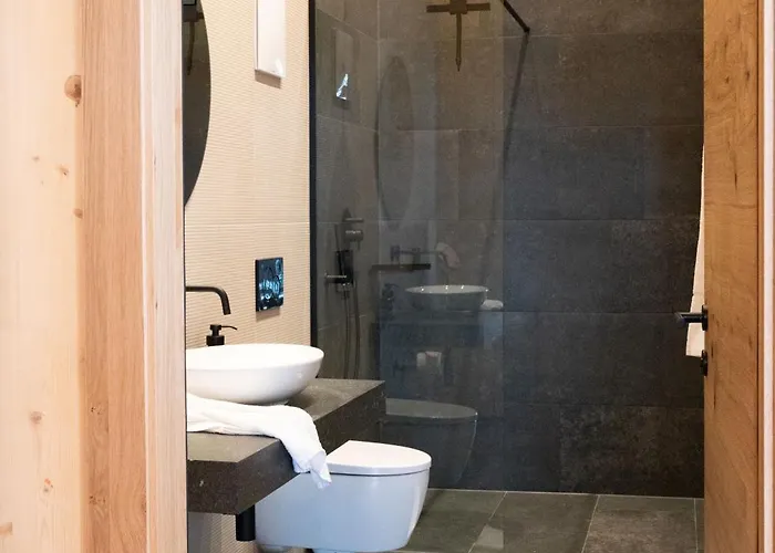 - Enzian בית הארחה 4*