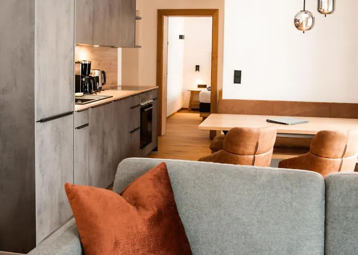 - Enzian בית הארחה 4*