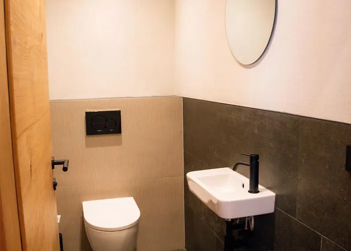 - Enzian בית הארחה 4*