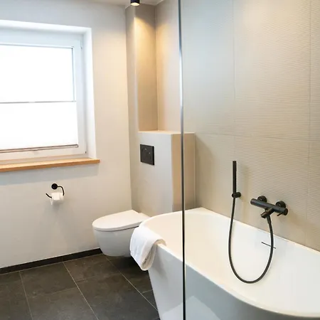 - Enzian ゲストハウス