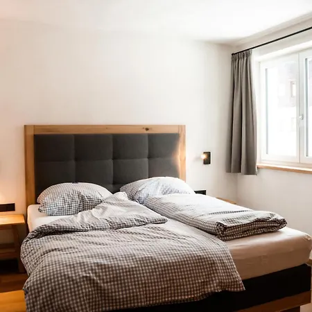 - Enzian ゲストハウス バーワング