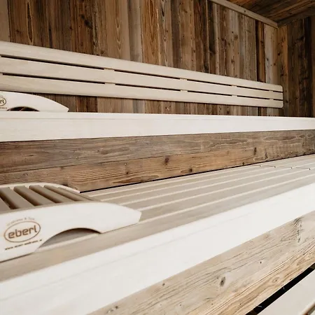 - Enzian ゲストハウス