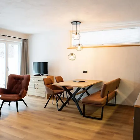 - Enzian בית הארחה 4*