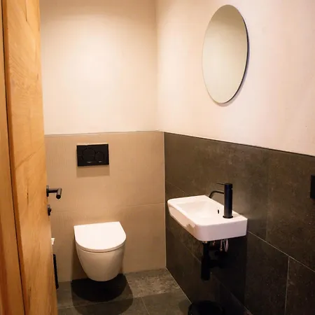 - Enzian בית הארחה 4*